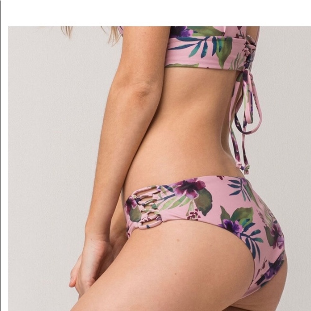 Byrds Of Paradise Bikini Set Top and Bottom Multi Color Size Medium